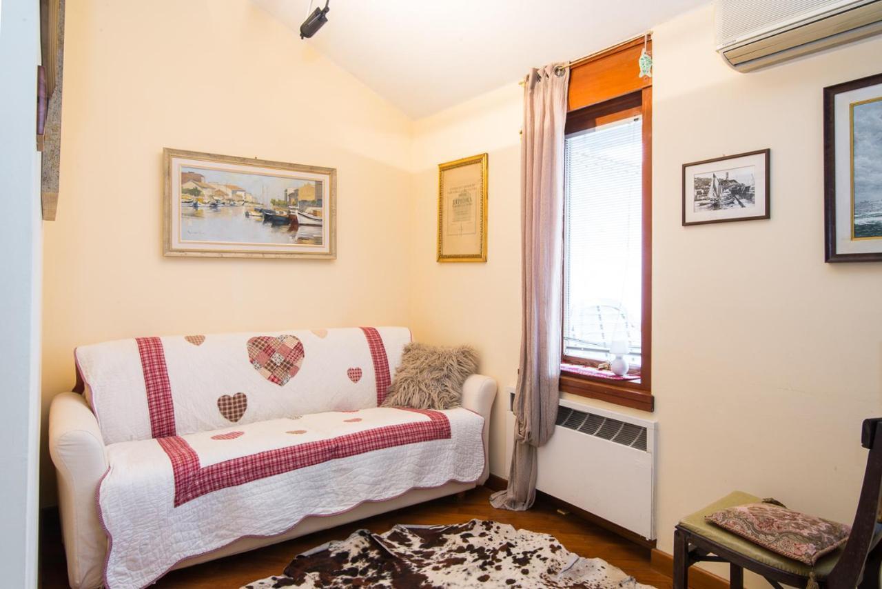 La Mansarda Delle Meraviglie B&B Superior Trieste Exteriör bild