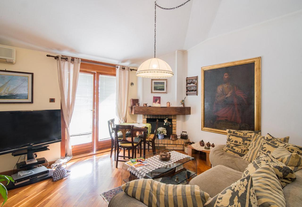 La Mansarda Delle Meraviglie B&B Superior Trieste Exteriör bild