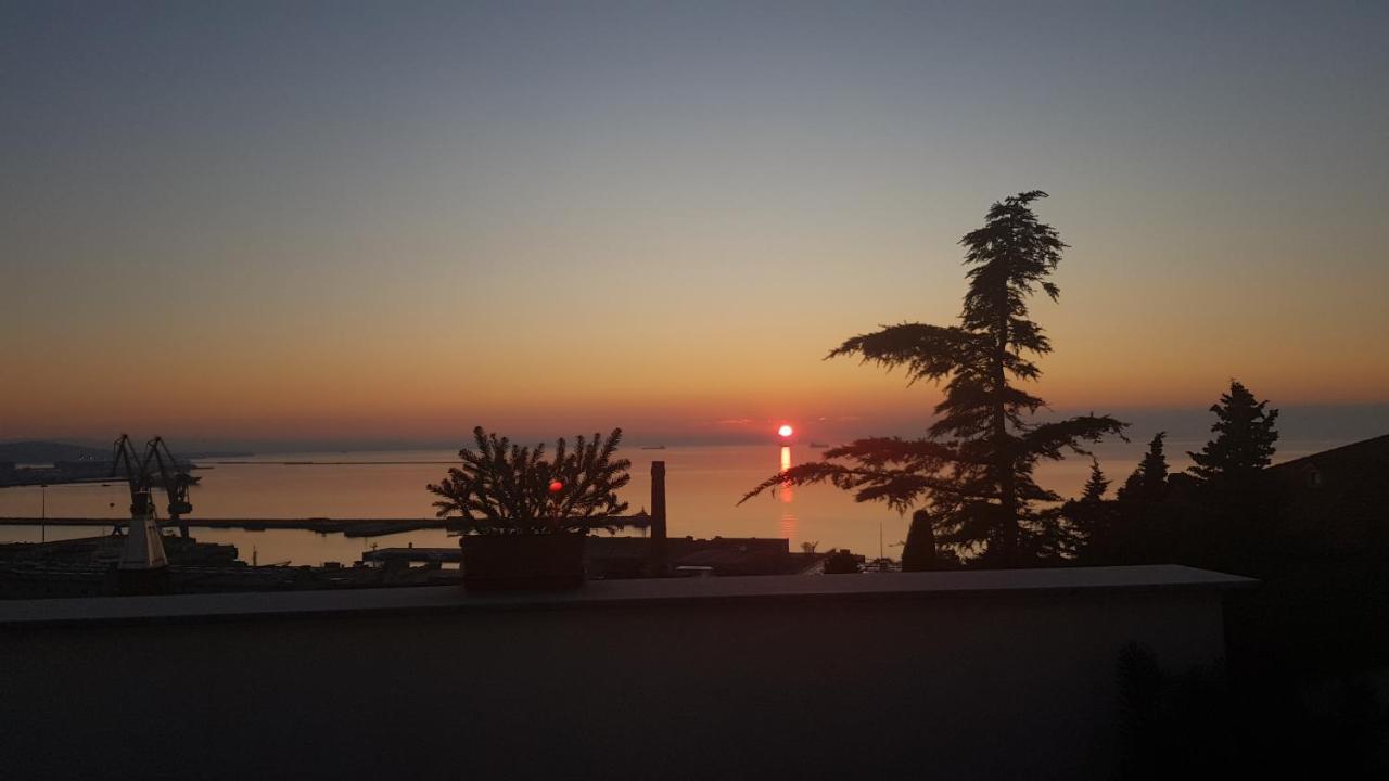 La Mansarda Delle Meraviglie B&B Superior Trieste Exteriör bild