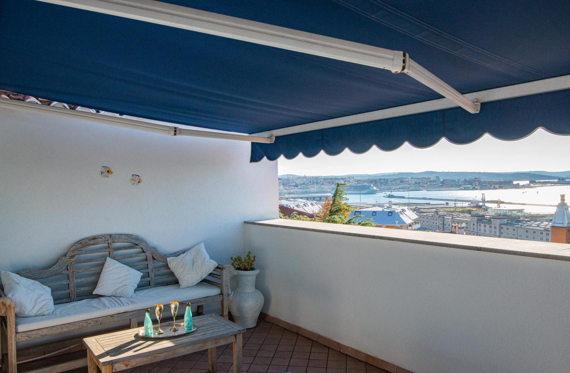 La Mansarda Delle Meraviglie B&B Superior Trieste Exteriör bild